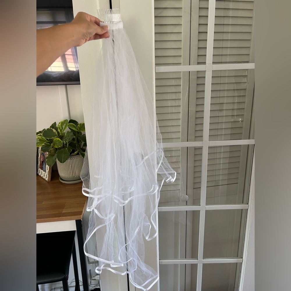Elegant White Bridal Veil